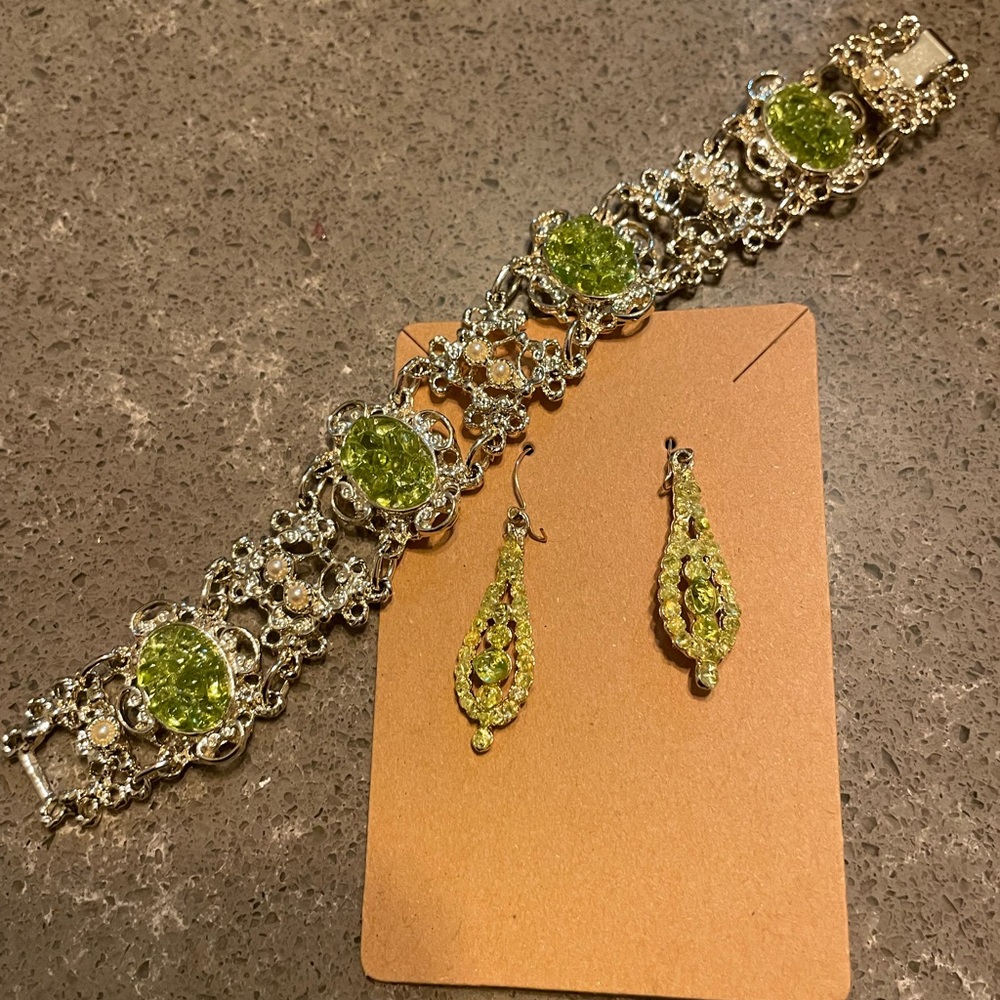 Elegant Silver and Green Jewelry Set